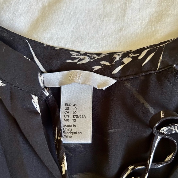 • H&M dress - Picture 3 of 8